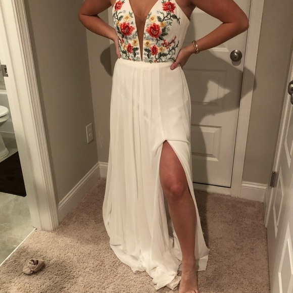Faviana Dresses & Skirts - Floral print prom/ homecoming dress